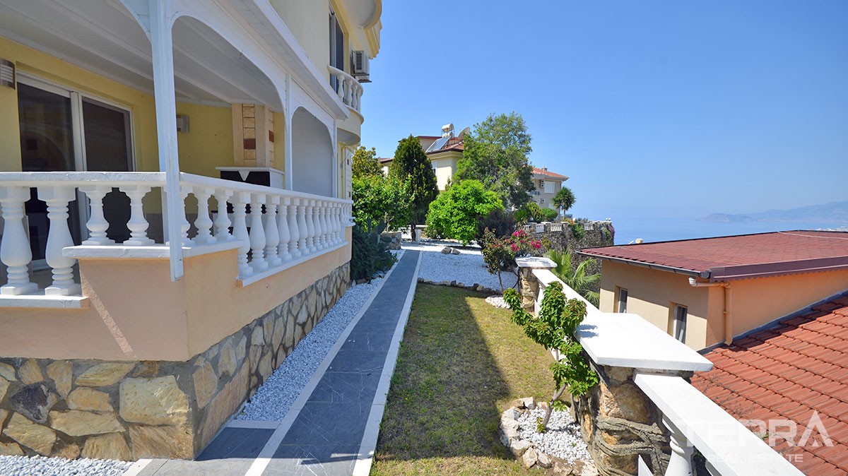 Detached villa for sale with private garden in Kargicak, Alanya - 12642
