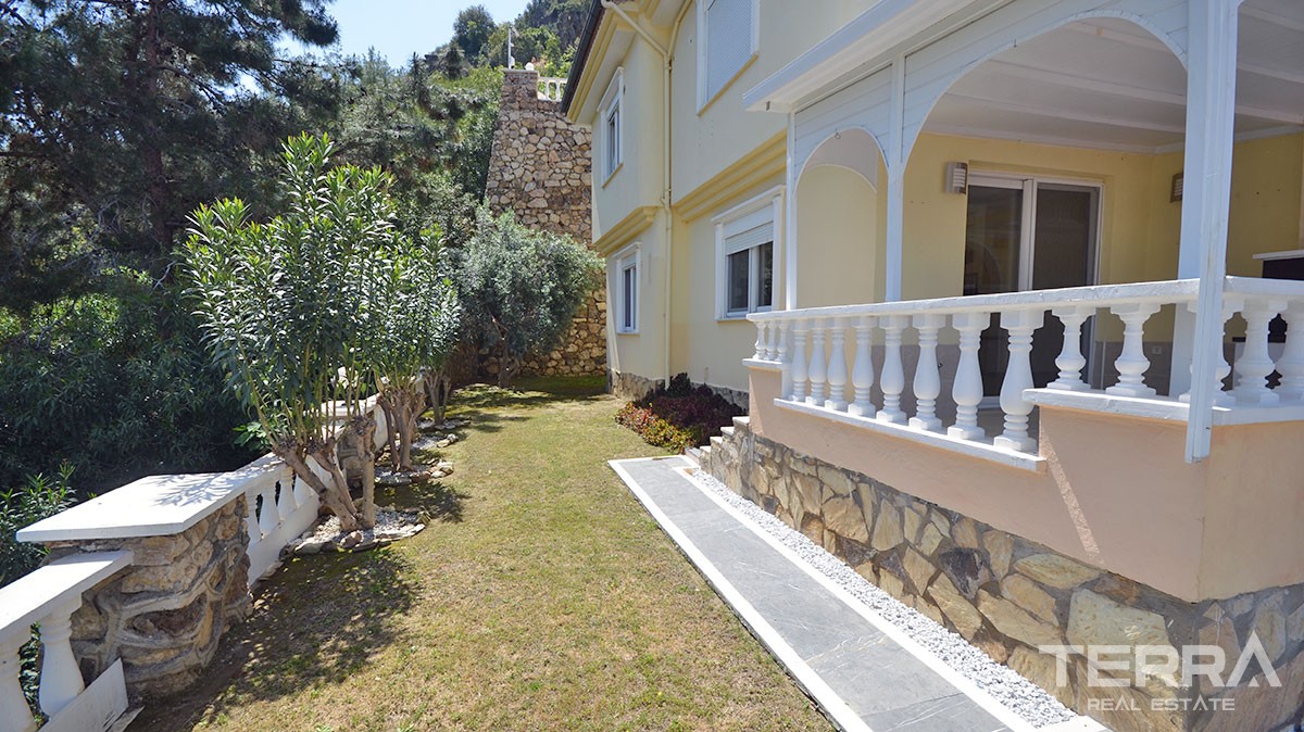 Detached villa for sale with private garden in Kargicak, Alanya - 12643