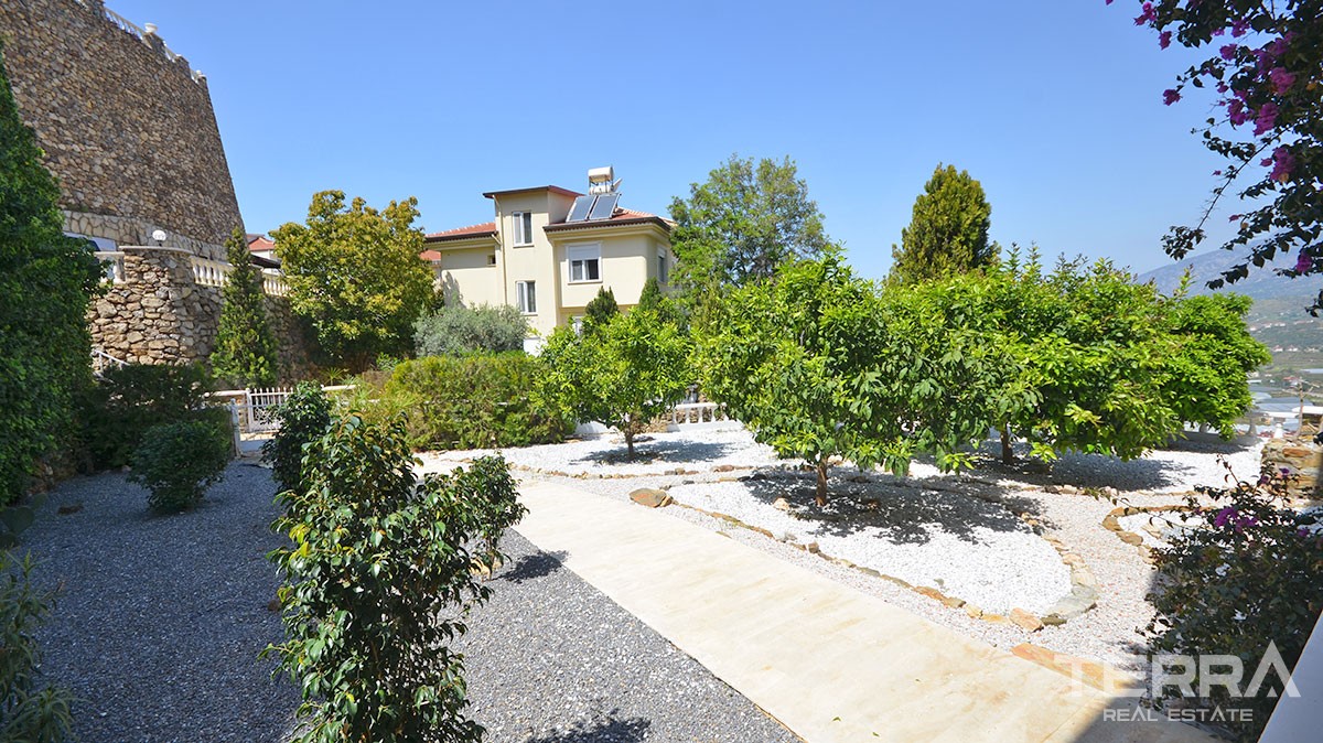 Detached villa for sale with private garden in Kargicak, Alanya - 12646