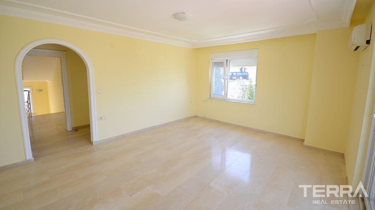Detached villa for sale with private garden in Kargicak, Alanya - 12649
