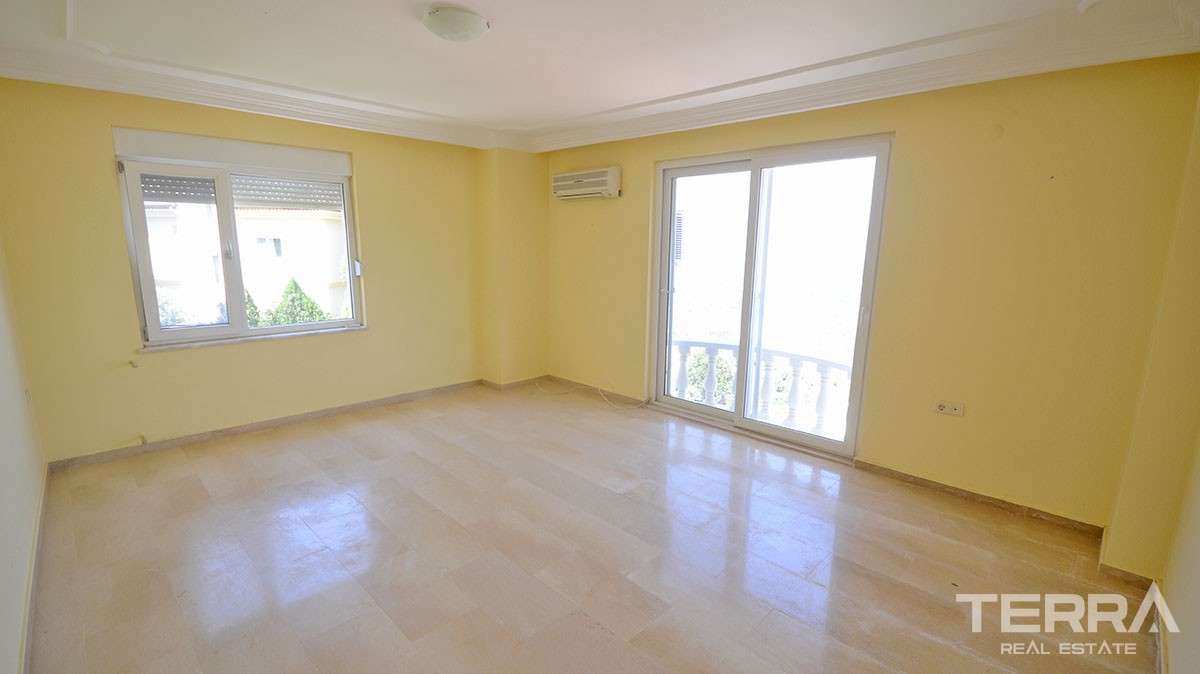 Detached villa for sale with private garden in Kargicak, Alanya - 12650