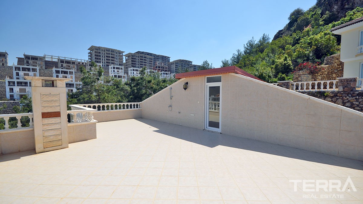 Detached villa for sale with private garden in Kargicak, Alanya - 12655
