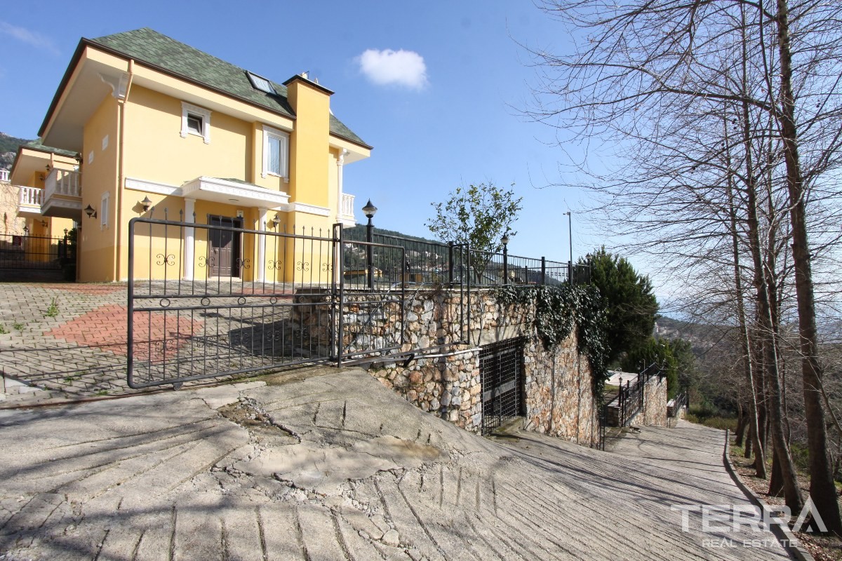 Detached Villa for Sale in Alanya Tepe With Private Swimming Pool - 36611
