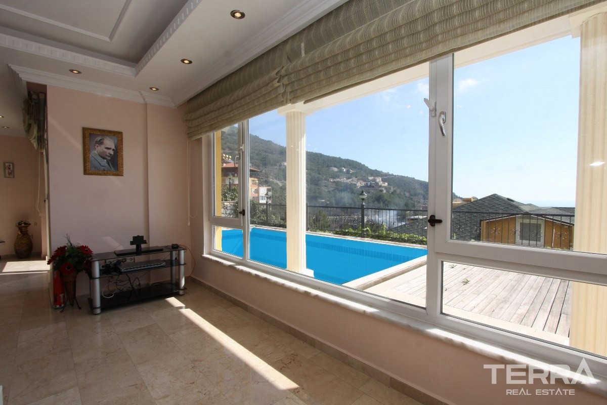 Detached Villa for Sale in Alanya Tepe With Private Swimming Pool - 36620