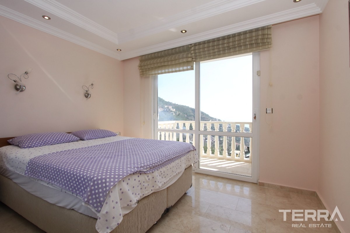 Detached Villa for Sale in Alanya Tepe With Private Swimming Pool - 36626