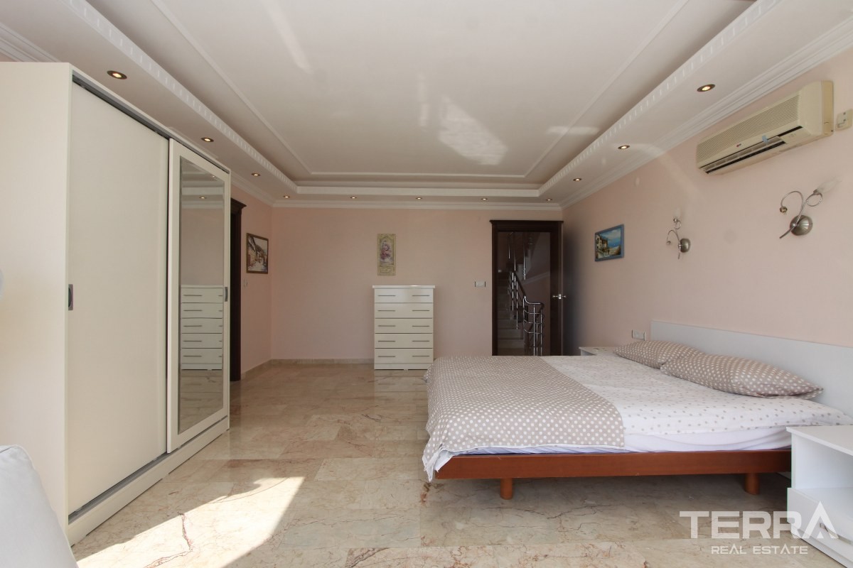 Detached Villa for Sale in Alanya Tepe With Private Swimming Pool - 36631