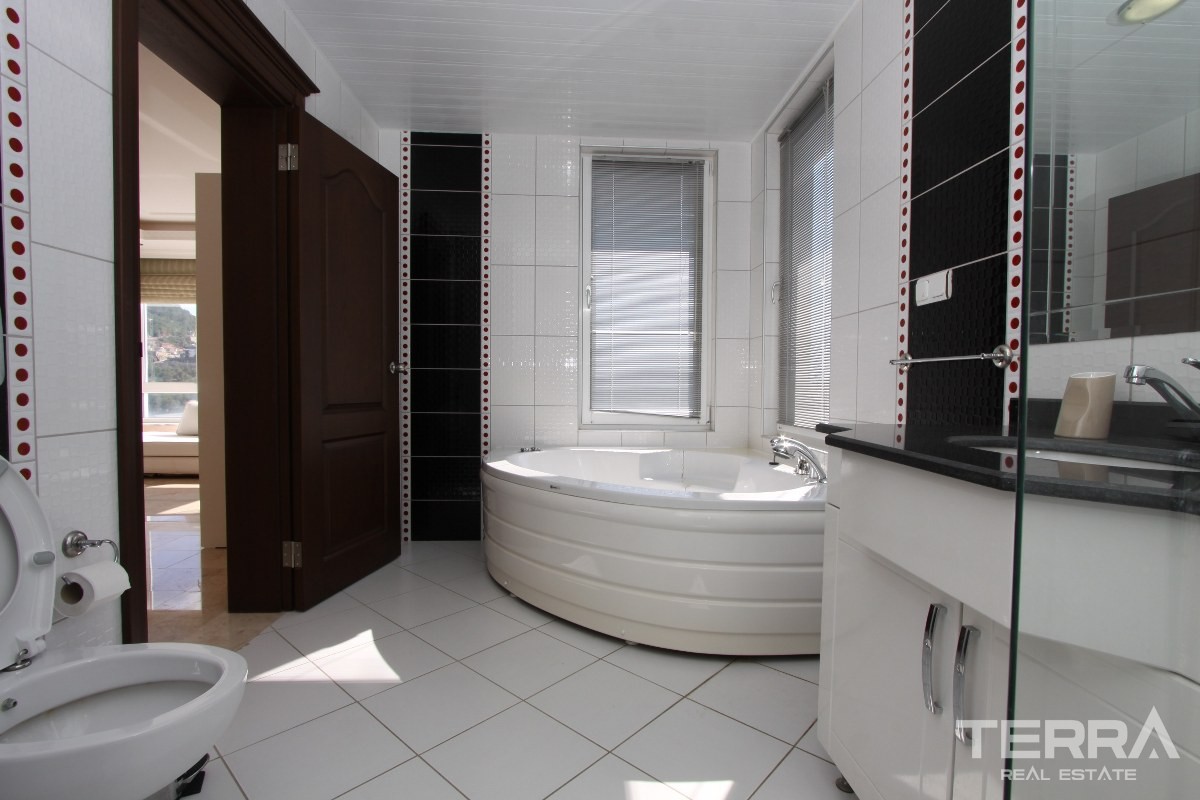 Detached Villa for Sale in Alanya Tepe With Private Swimming Pool - 36633