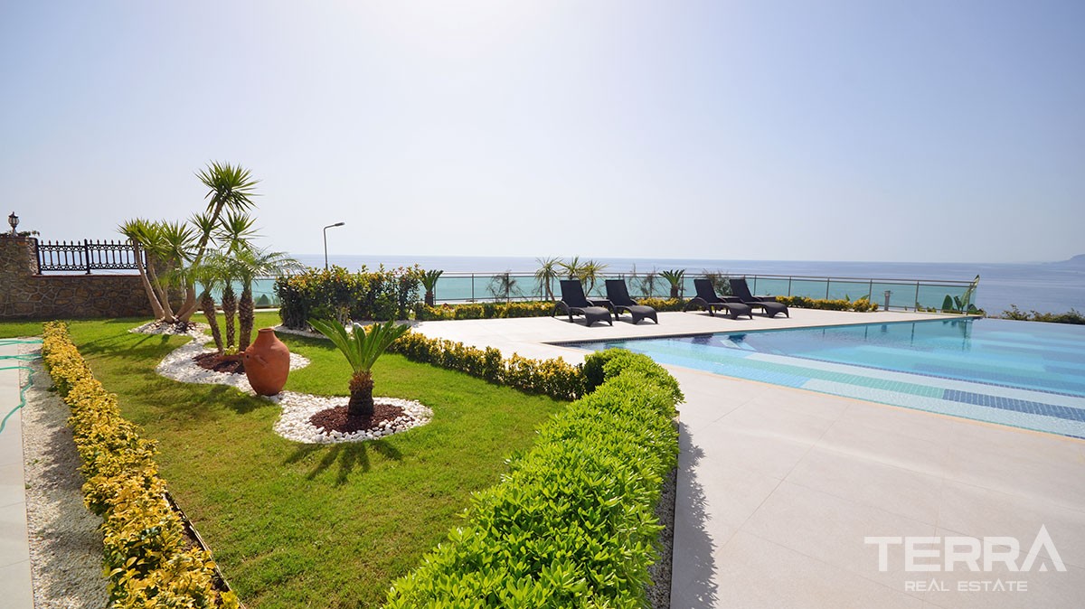 Exclusive sea front penthouse for sale in Alanya, Kargıcak - 12737