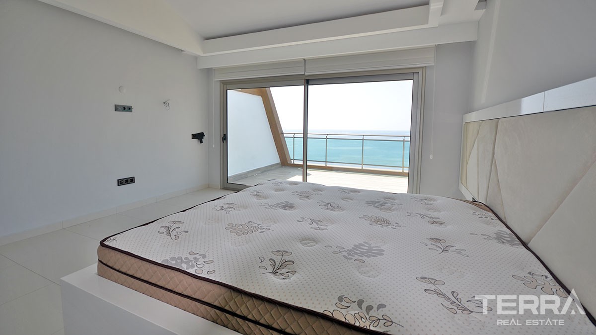 Exclusive sea front penthouse for sale in Alanya, Kargıcak - 12762
