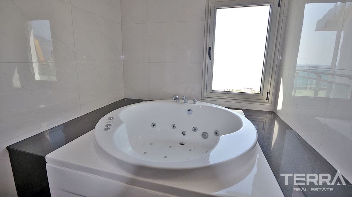 Exclusive sea front penthouse for sale in Alanya, Kargıcak - 12768