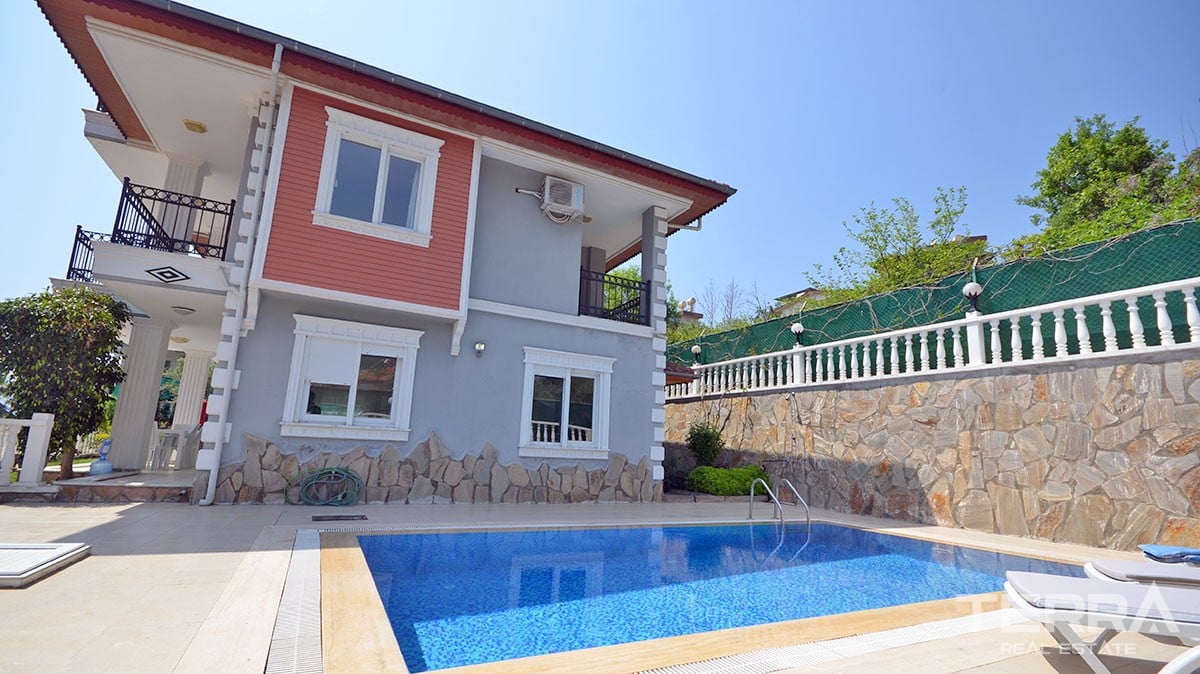 Freistehende Villa mit Meerblick zum Verkauf in Alanya Tepe mit privat