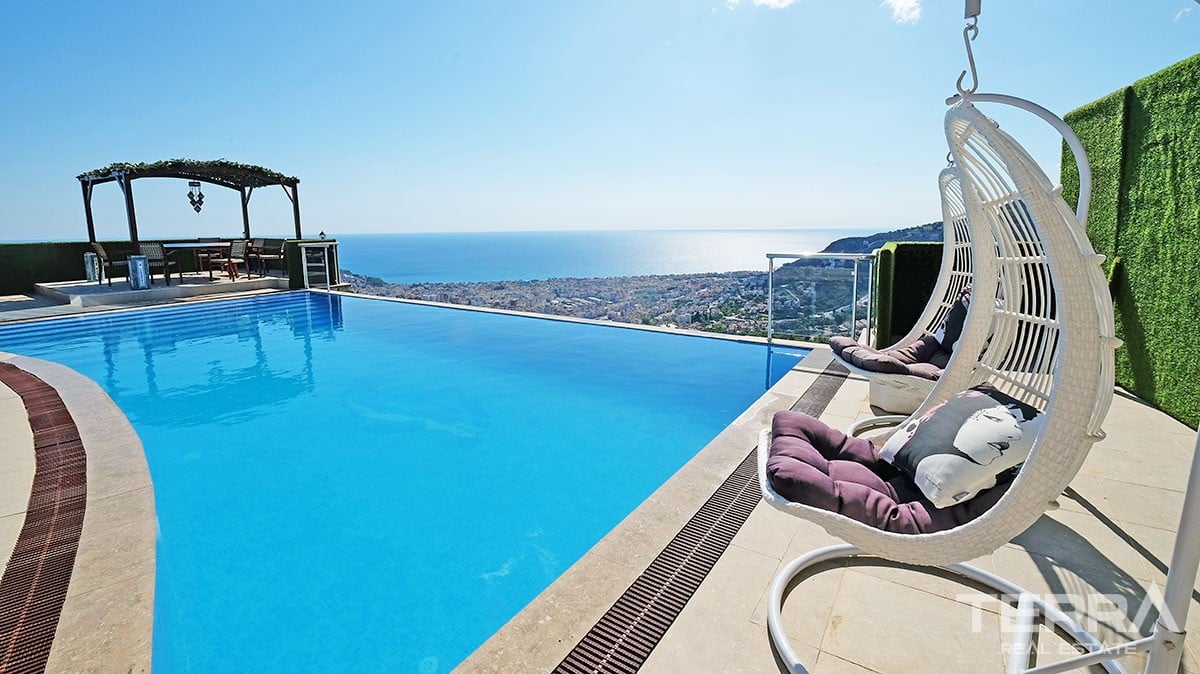 Alanya Bektaş'ta satılık süper lüks deniz manzaralı villa