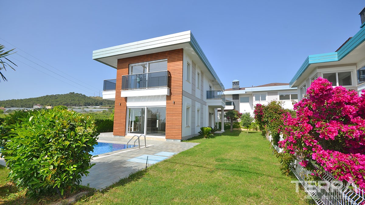 Luxury sea front villas for sale in Alanya, Demirtaş - 12938