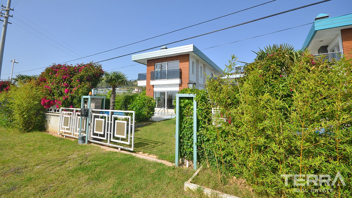 Luxury sea front villas for sale in Alanya, Demirtaş - 12939