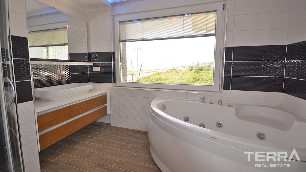 Luxury sea front villas for sale in Alanya, Demirtaş - 12956