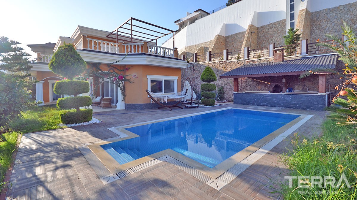 Fully furnished luxury villa for sale in Alanya Bektaş - 13010