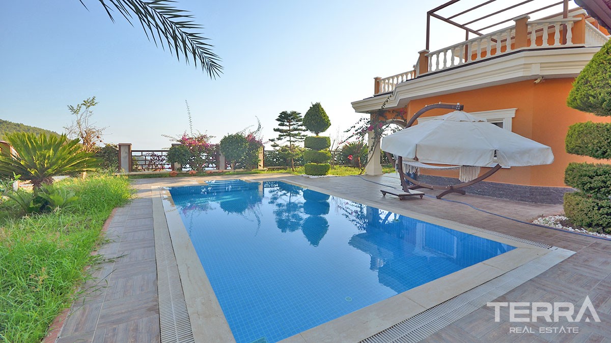 Fully furnished luxury villa for sale in Alanya Bektaş - 13011