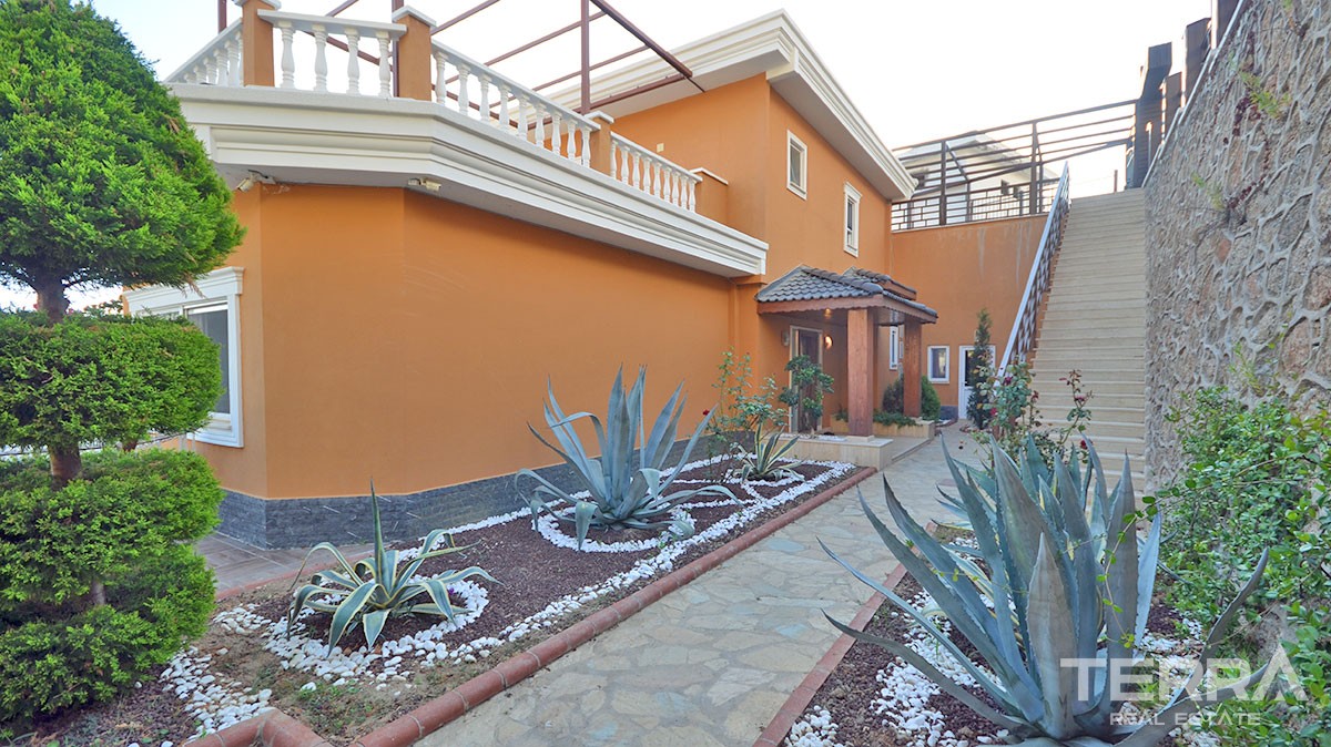 Fully furnished luxury villa for sale in Alanya Bektaş - 13015