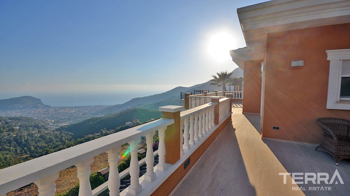 Fully furnished luxury villa for sale in Alanya Bektaş