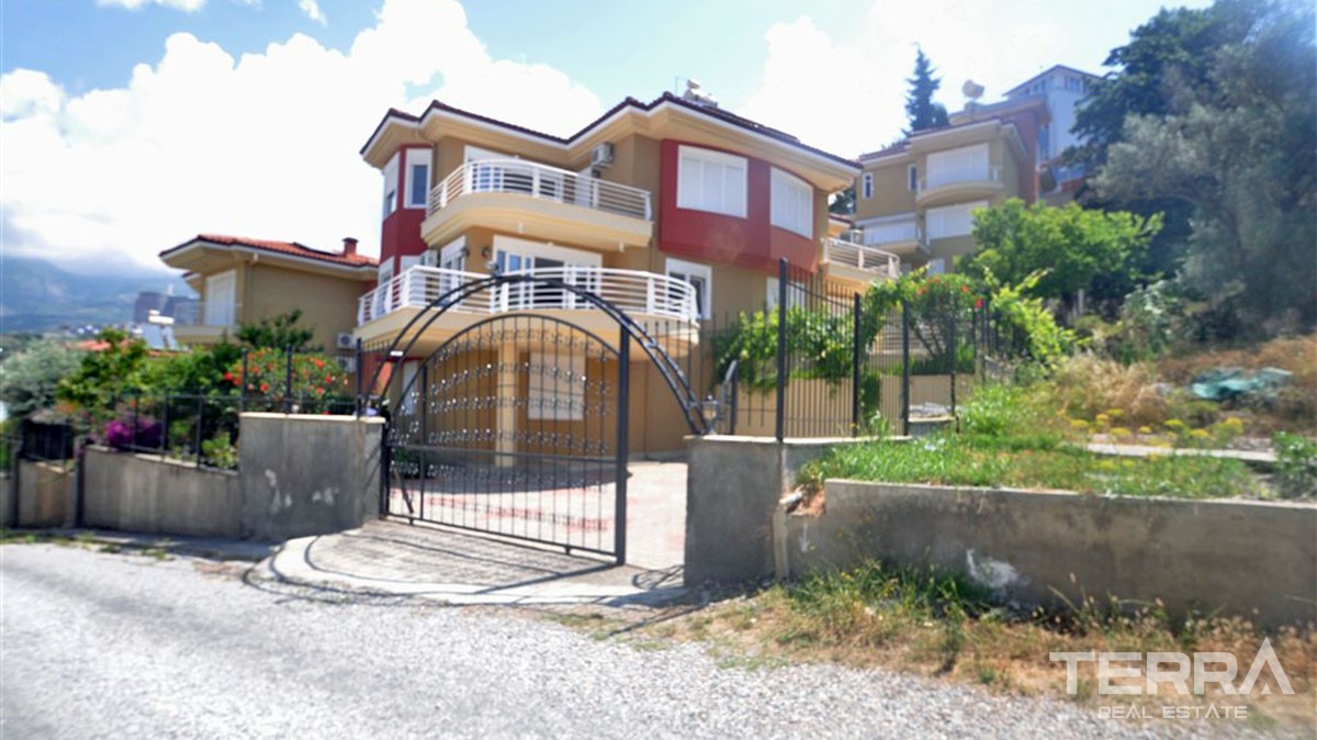Villa till mycket rimligt pris i Alanya, med stor pool och rymliga rum