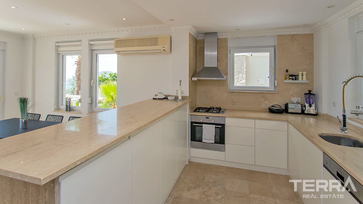 Fully Furnished Sea View Villa for Sale in Alanya, Cikcilli - 13700