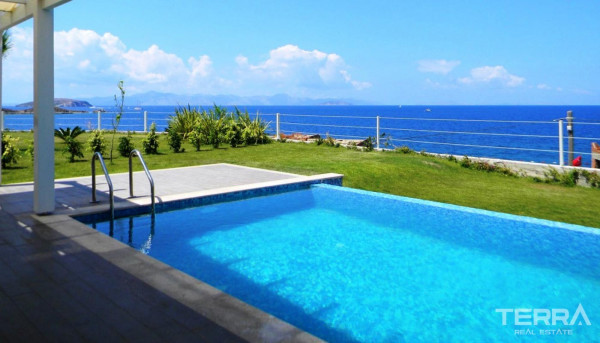 Seafront White Villas in Bodrum Gumusluk