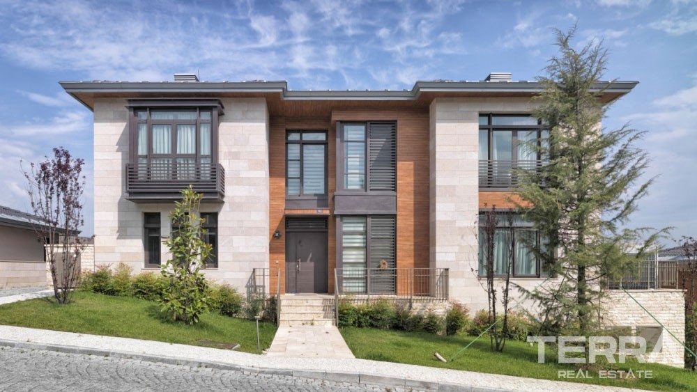 Exclusive Houses for Sale in Istanbul Zekeriyakoy - 37060