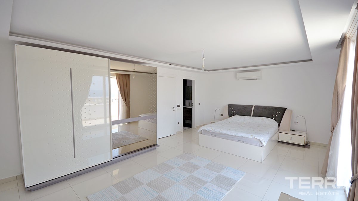 Fully Furnished Penthouse in a Ultra-luxury Complex in Alanya - 15385