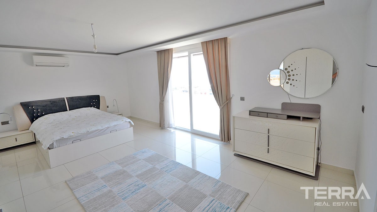 Fully Furnished Penthouse in a Ultra-luxury Complex in Alanya - 15386