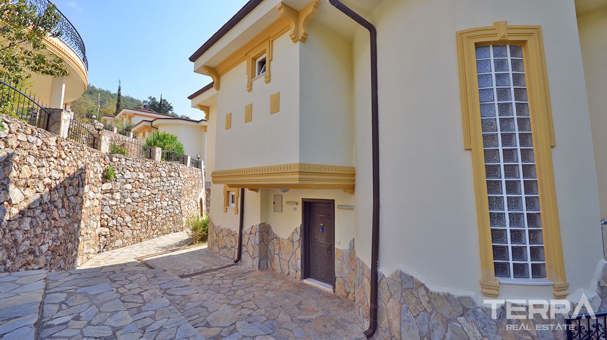 Sea-view Fully Furnished and Exclusive Villa for Sale in Alanya - 16308