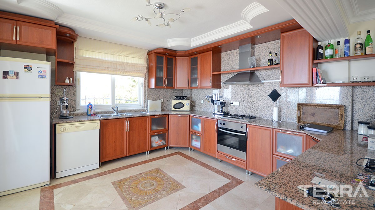 Sea-view Fully Furnished and Exclusive Villa for Sale in Alanya - 16312