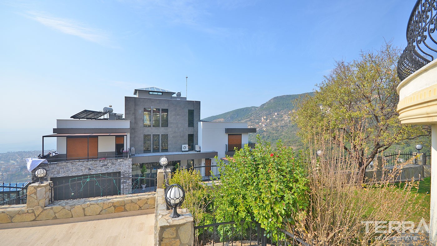 Sea-view Fully Furnished and Exclusive Villa for Sale in Alanya - 46747