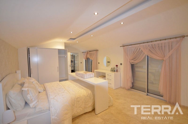 Exclusive Villa with Swimming Pool in Fethiye - 16540
