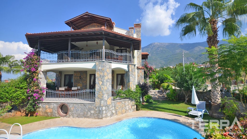 Exklusive Villa mit Meerblick, großem Pool und Garten in Fethiye - 16593