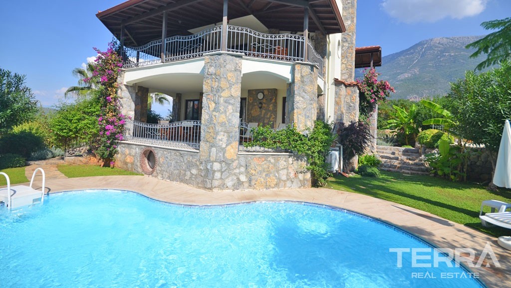 Exklusive Villa mit Meerblick, großem Pool und Garten in Fethiye - 16594