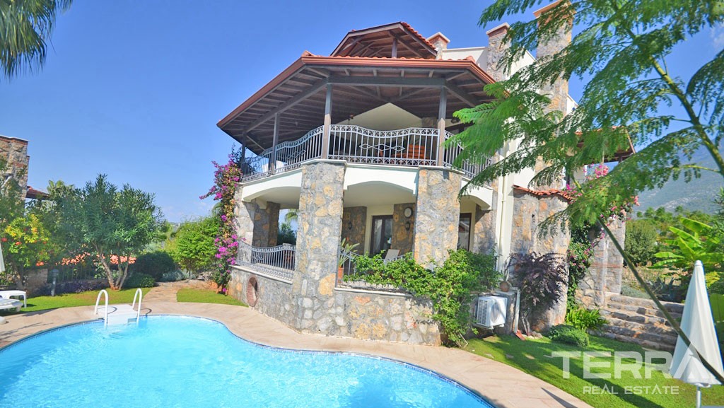 Exklusive Villa mit Meerblick, großem Pool und Garten in Fethiye - 16595