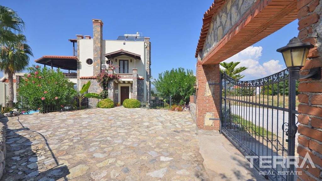 Exklusive Villa mit Meerblick, großem Pool und Garten in Fethiye - 16596