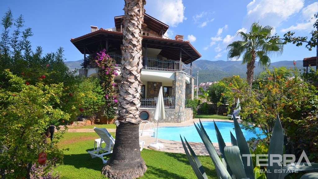 Exklusive Villa mit Meerblick, großem Pool und Garten in Fethiye - 16603