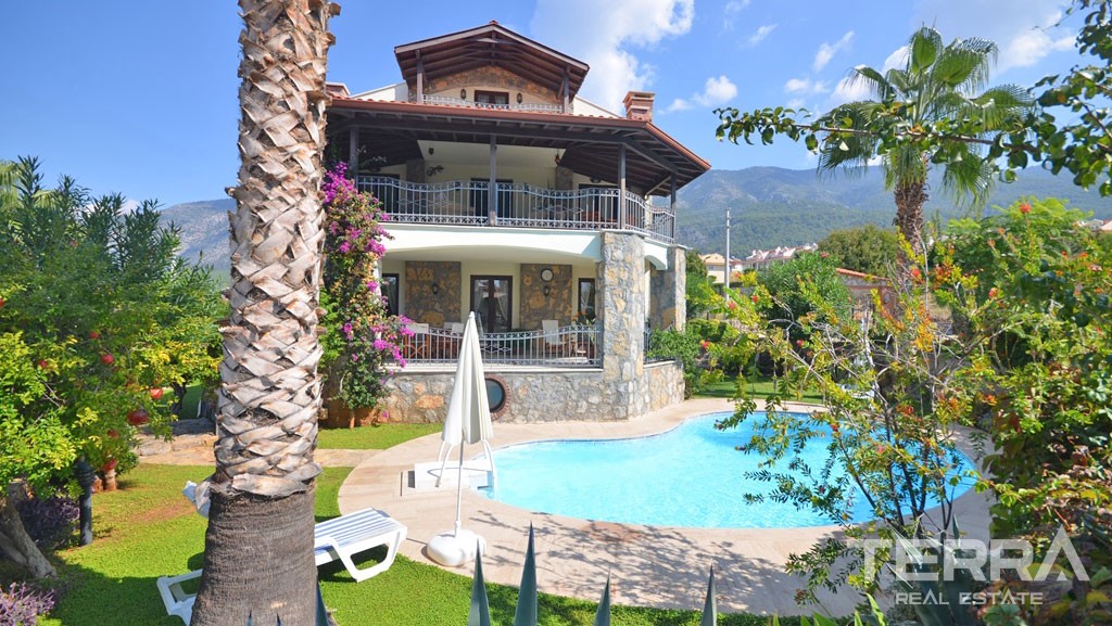 Exklusive Villa mit Meerblick, großem Pool und Garten in Fethiye - 16604