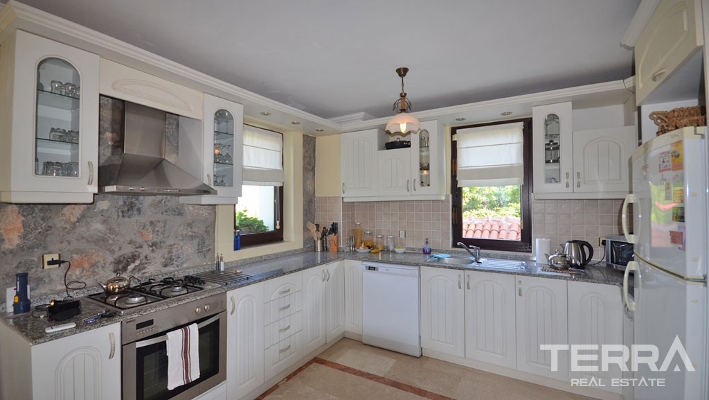 Exklusive Villa mit Meerblick, großem Pool und Garten in Fethiye - 16615