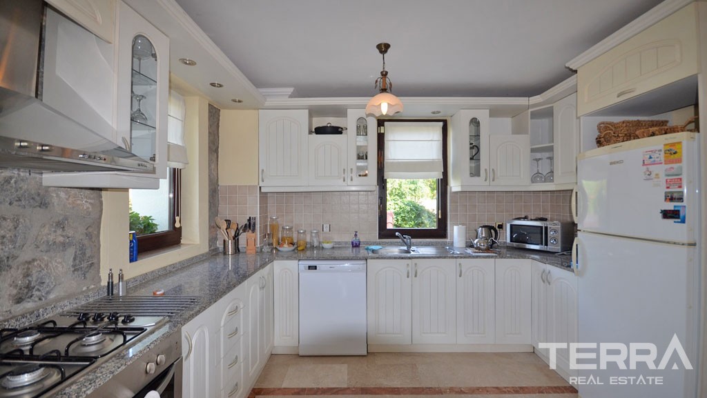 Exklusive Villa mit Meerblick, großem Pool und Garten in Fethiye - 16616