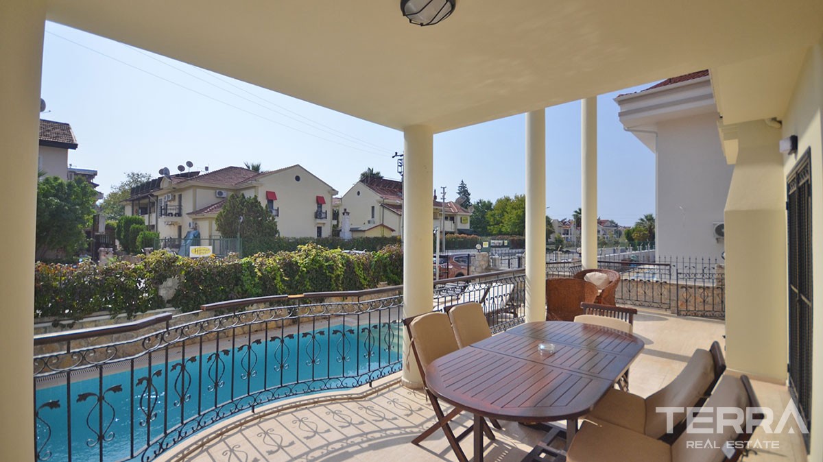 Fullt möblerad exklusiv villa med stor pool i Fethiye