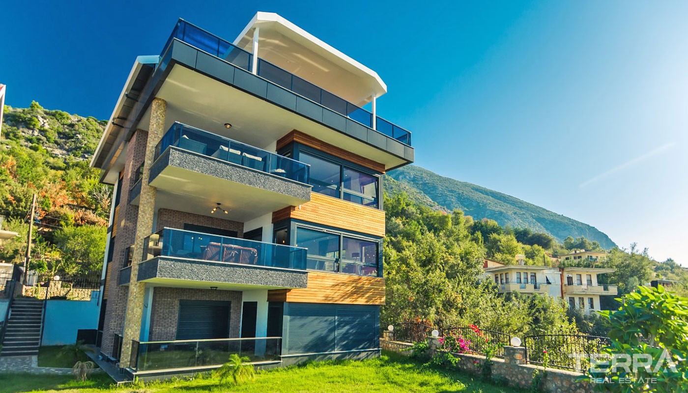 Villa With an Exceptional Panoramic Sea View in Alanya Kestel - 17316