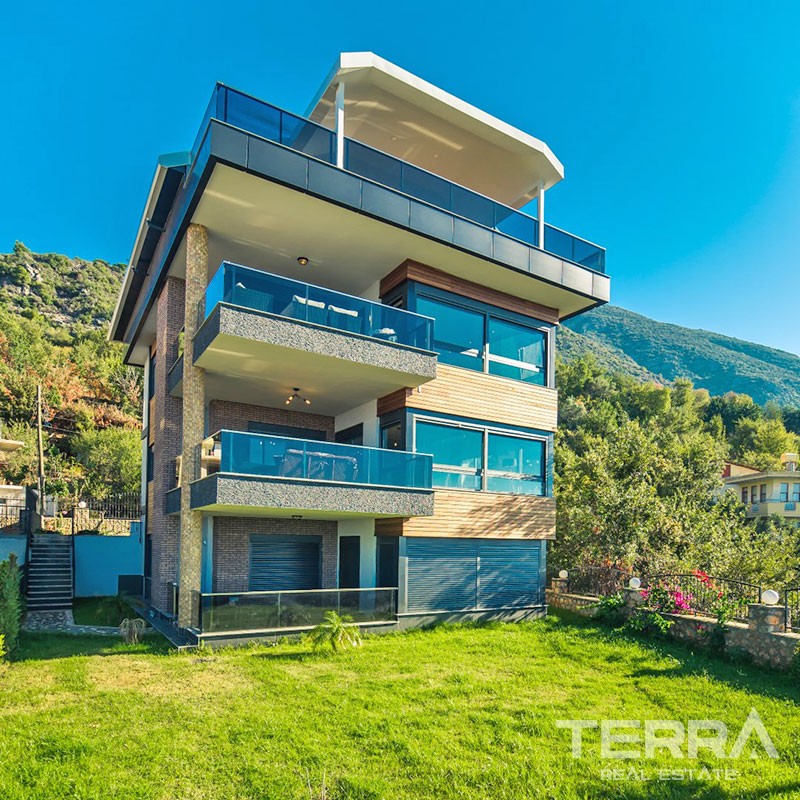 Villa With an Exceptional Panoramic Sea View in Alanya Kestel - 17318