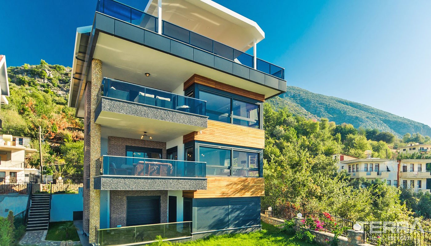 Villa With an Exceptional Panoramic Sea View in Alanya Kestel - 17320