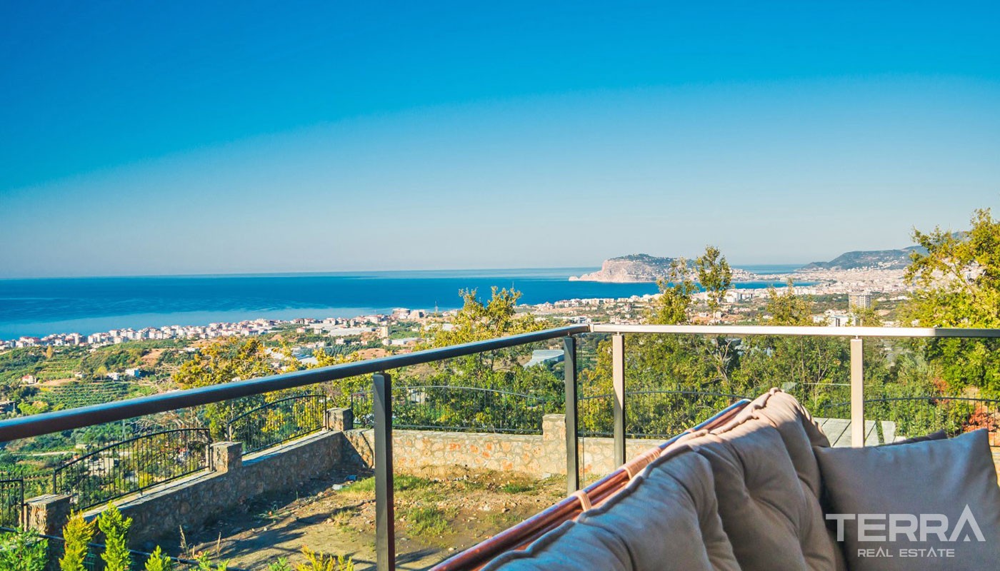 Villa With an Exceptional Panoramic Sea View in Alanya Kestel - 17338
