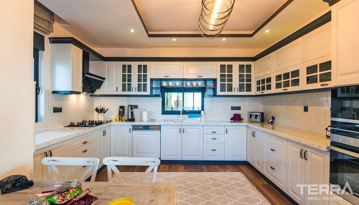Villa With an Exceptional Panoramic Sea View in Alanya Kestel - 17345