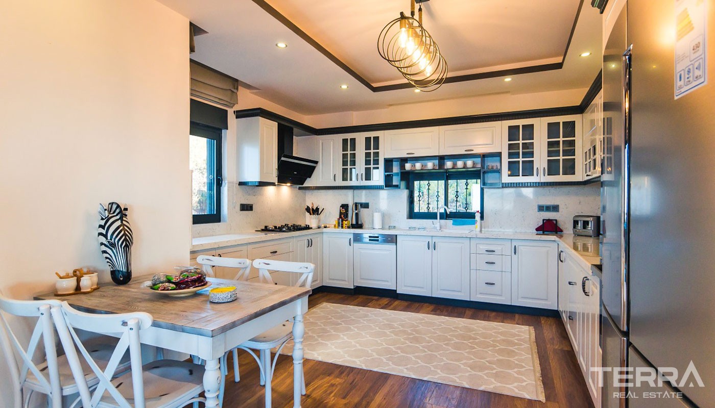 Villa With an Exceptional Panoramic Sea View in Alanya Kestel - 17347