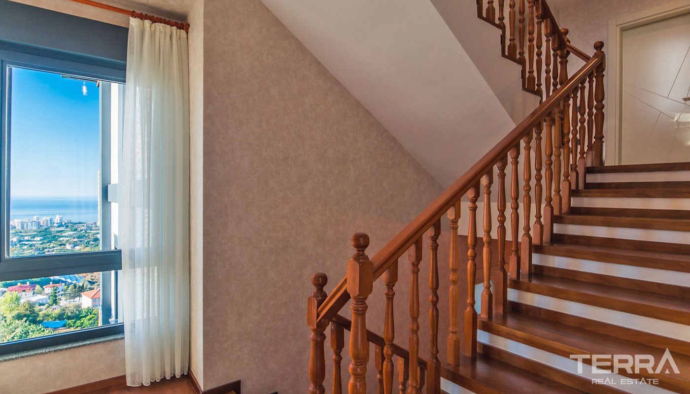 Villa With an Exceptional Panoramic Sea View in Alanya Kestel - 17358