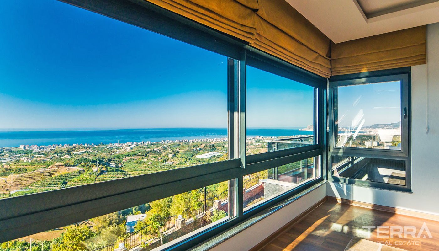 Villa With an Exceptional Panoramic Sea View in Alanya Kestel - 17367